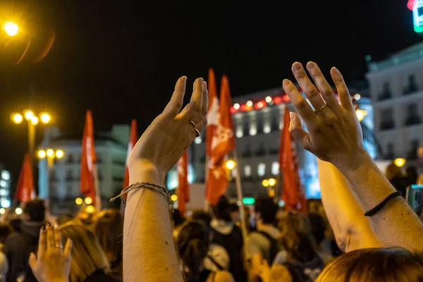 Мадрид Іспанія Червня 2021 Року Люди Піднімають Руки Знак Протесту — стокове фото