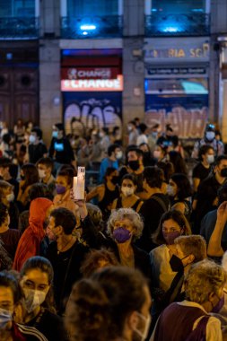 Madrid, İspanya. 11 Haziran 2021. Feminist hareketin Sol Meydanı, Madrid 'deki tüm feministlerin reddedilmesi üzerine yoğunlaşması.