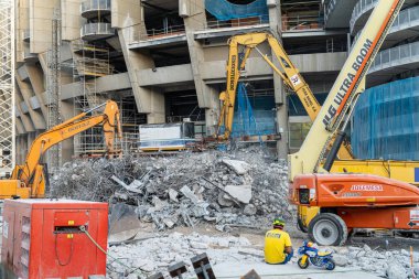 31 Ağustos 2021. Madrid, İspanya. Real Madrid 'in Santiago Bernabeu futbol stadyumunun dış bölgesinde tadilat yapılıyor..