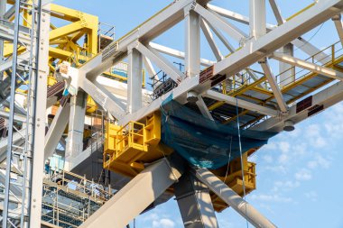 31 Ağustos 2021. Madrid, İspanya. Real Madrid 'in Santiago Bernabeu futbol stadyumunun dış bölgesinde tadilat yapılıyor..