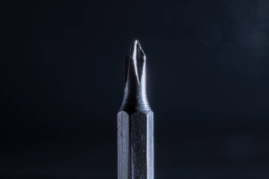 Tornavida parçası, arka planda elektronik parça