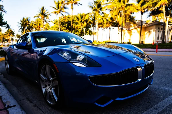 Miami, Florida, EUA - JUNHO 2020: Blue Fisker. Carro super bonito carro caro Cavalo de potência. — Fotografia de Stock