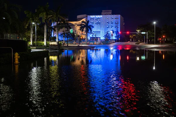 Miami, Florida, USA - May, 2020: Hurricane in Miami. Rainwater on the streets of Miami. Heavy rain and flood in the city. — Stock Photo, Image