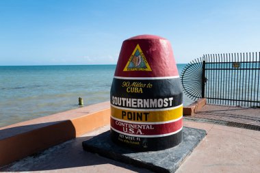 Key West, Florida 'nın güneyindeki Point Continental USA. Amerika 'nın en güney noktasının ünlü simgesi..