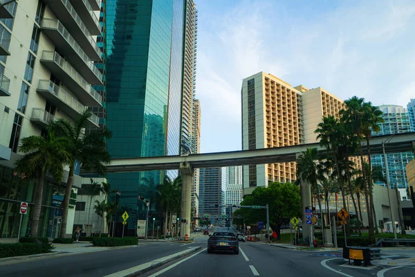 Metromover line and Skyscrapers in Miami. Beautiful downtown buildings. Florida in the USA. — Stock Photo, Image