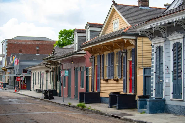 Nueva Orleans, Luisiana, EE.UU. - JUNIO, 2020: Edificio histórico en la ciudad de Nueva Orleans. Barrio Francés. — Foto de Stock