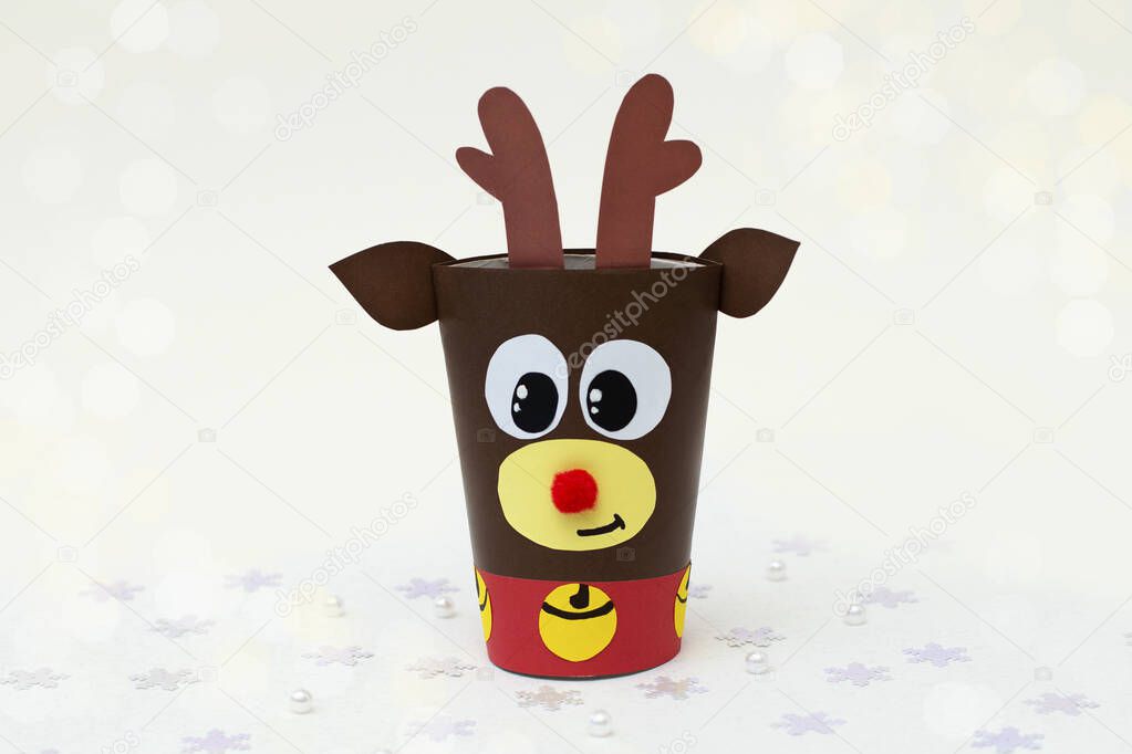 How to make toilet paper roll reindeer craft. Original project for children. Step-by-step photo instructions. Step 8. Final result.