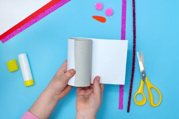 Tuvalet kağıdından kardan adam nasıl yapılır? Çocuklar için orijinal proje. Diy konsepti. Adım adım fotoğraf talimatları. Adım 2.
