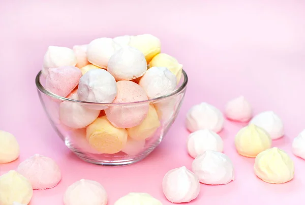 Meringues Pale Yellow White Pink Transparent Vase Pink Background Selective — Stock Photo, Image