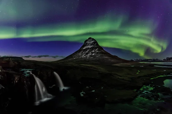 Aurora Noorderlicht Naast Kirkjufell Berg Ijsland Natuur Heeft Een Licht — Stockfoto