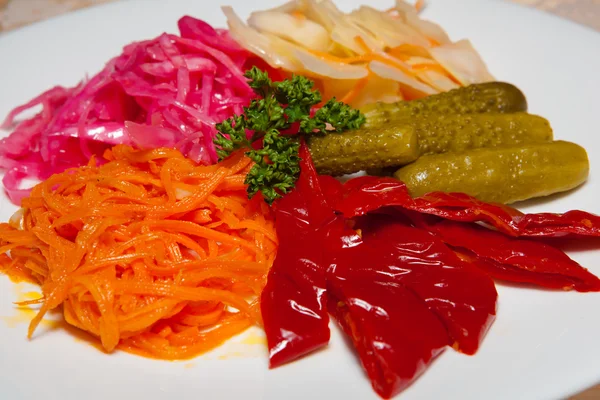 meze, salata, ana yemek