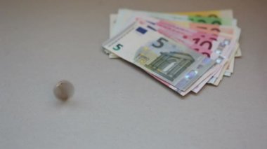 hızla dönen para
