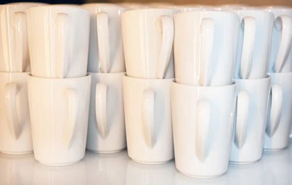 Tassen, Keramiktassen für Tee und Kaffee, Geschirr — Stockfoto