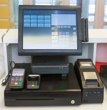 Manyok makine, nakit