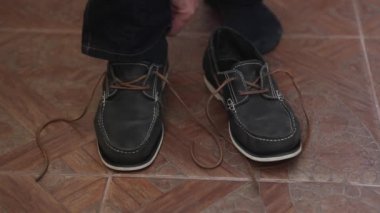 İnsanlar ayakkabı elbise