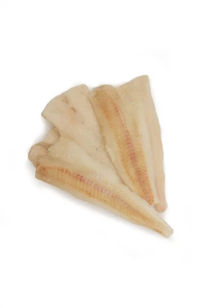 Φρέσκα ωμά μεγάλα κομμάτια Pangasius dolly fish σε λευκό πιάτο. Φρέσκα ψάρια προς πώληση στην αγορά. Κάτοψη, απομόνωση. — Φωτογραφία Αρχείου