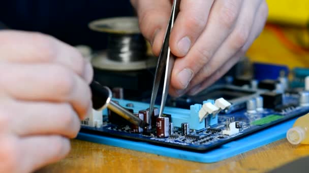 Male Hands Replace Smd Elements Soldering Repair Electronic Devices Tin — Stock Video