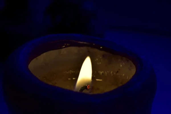 Κερί Καίγεται Στο Σκοτάδι — Φωτογραφία Αρχείου