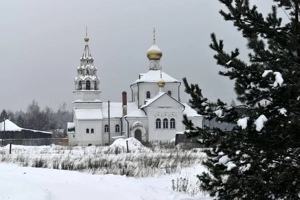Iglesia Ortodoxa Pueblo Invierno —  Fotos de Stock