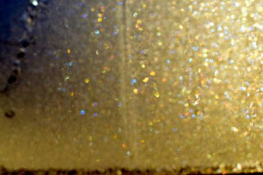 Bulanık cam parçaları.