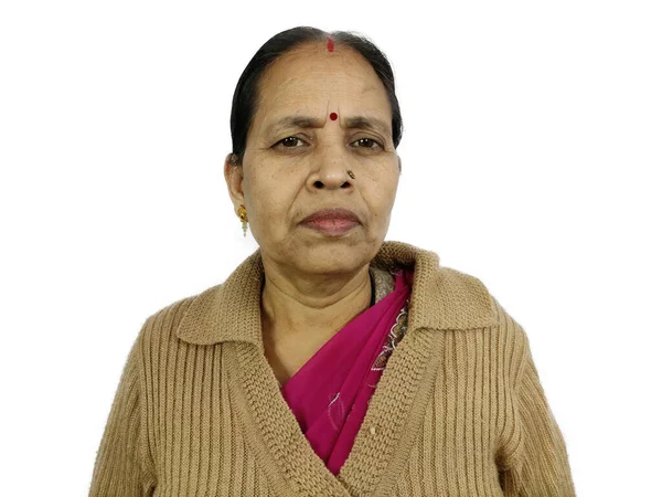 Indien hindou femme d'âge moyen vieille dame portant des vêtements d'hiver pulls. — Photo