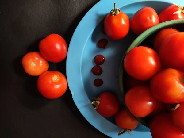 Tomaten von oben im Teller mit Platz für Text — Stockfoto