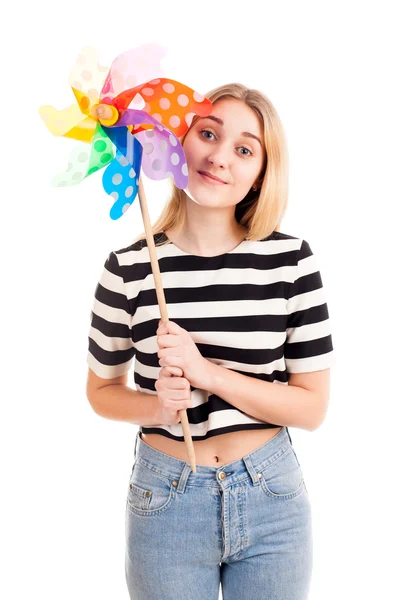 Hübsche Teenager-Mädchen mit Farbe Windmühle isoliert — Stockfoto