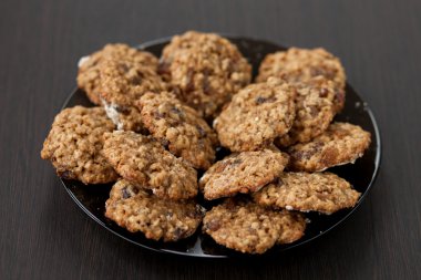 Kuru üzümlü yulaflı kurabiye.
