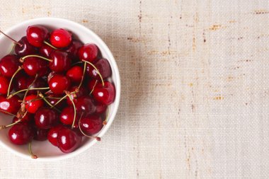 kase taze kırmızı kiraz