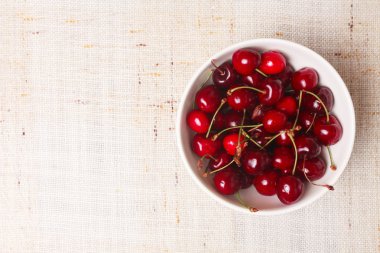 kase taze kırmızı kiraz