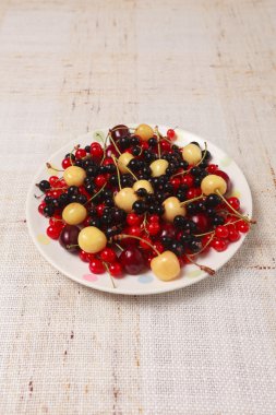 Karışık meyveli kase