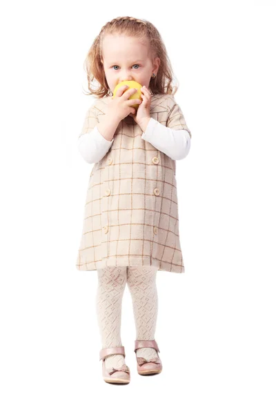 Linda niña comiendo manzana aislada en blanco —  Fotos de Stock