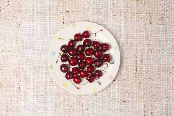 Fresh red cherries in a bowl — Stock Photo, Image