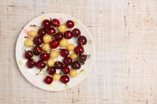 Fresh red and yellow cherries in a bowl — Stock Photo, Image