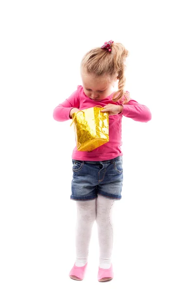 购物袋白色上孤立的小女孩 — 图库照片
