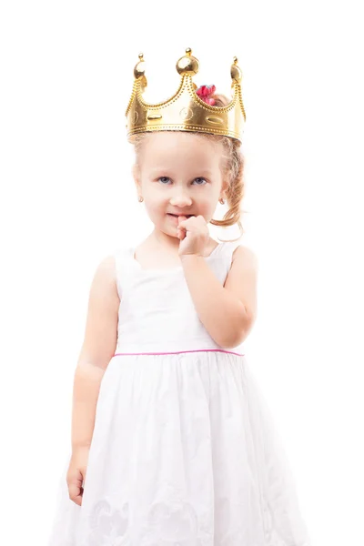 Carino bambina con corona d'oro isolato — Foto Stock