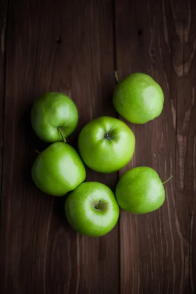 Fresh green apples on table — Stock Photo, Image