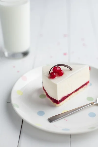 White cheesecake with red berries on a wooden table. Still life — Stock Photo, Image