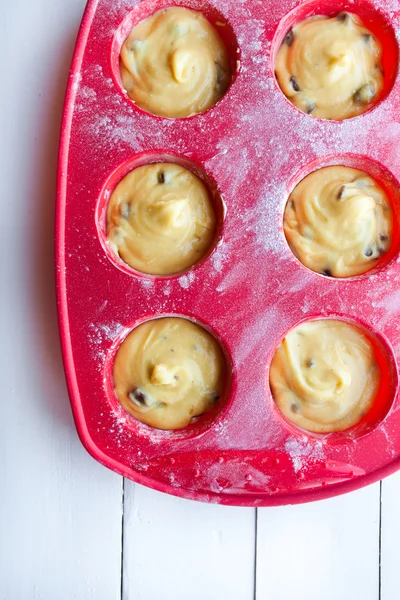 Cooking chocolate and vanilla muffins on table — Stock Photo, Image