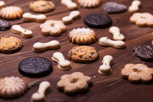 Varias galletas en la mesa de madera —  Fotos de Stock