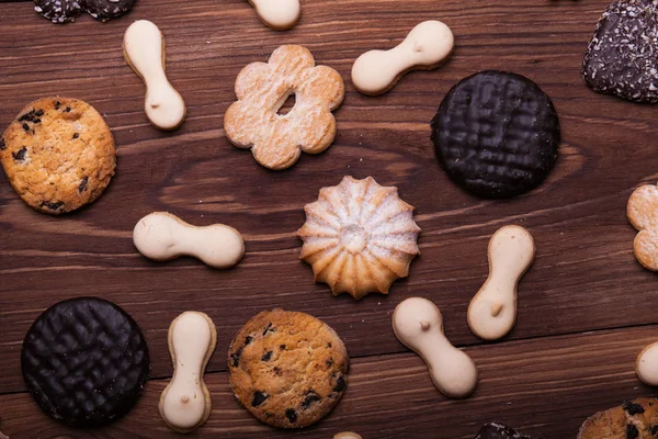 Varias galletas en la mesa de madera —  Fotos de Stock