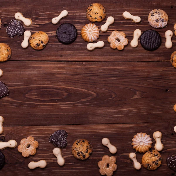 Varias galletas en la mesa de madera —  Fotos de Stock