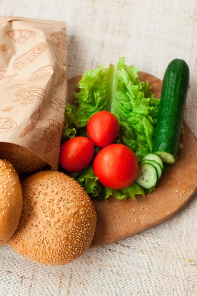 Hamburger ingredienser på bord — Stockfoto