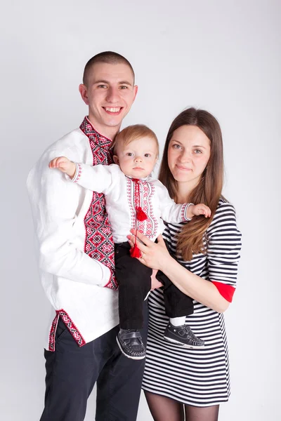 Rodiče drží syn — Stock fotografie