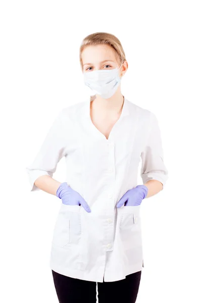 Estagiário médico em máscara branca e luvas isoladas — Fotografia de Stock