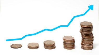 Avro sentlik paralar yukarı doğru ok ile yükselen bir grafik oluşturuyor. Para grafiği. pozitif grafik