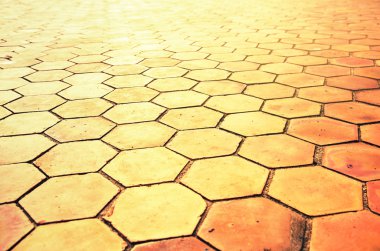 çimento blok yol ve güneş ışığı 