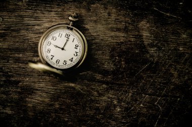 Vintage cep saati grunge kopya alanı ile ahşap panel