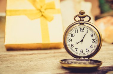 Vintage cep saati hediye kutusu ile