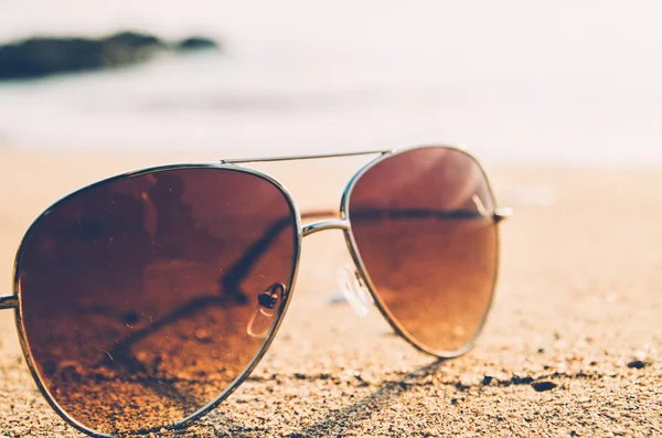 Gafas Sol Negras Fondo Marino — Foto de Stock